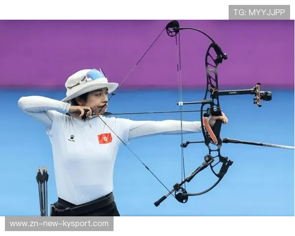 射箭选手发力过猛，箭险些穿透靶板